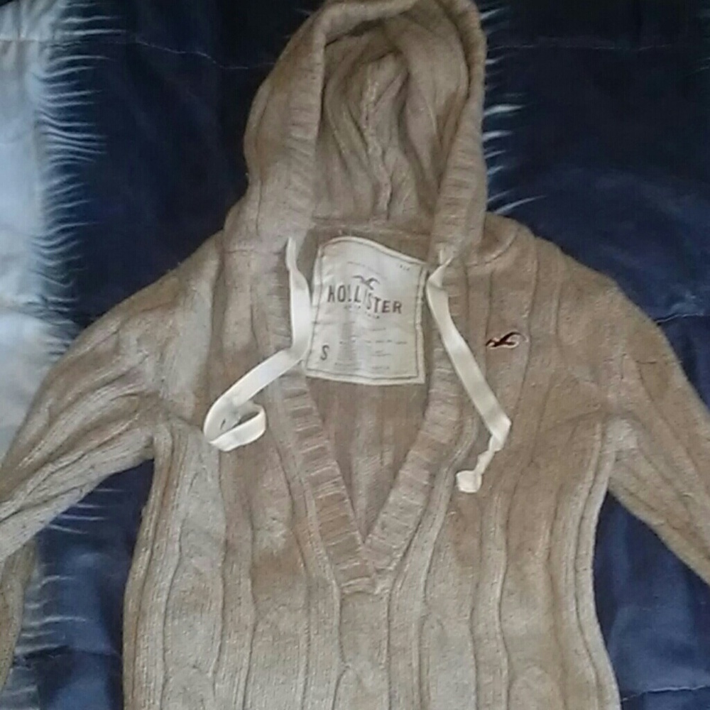 Hollister sweater